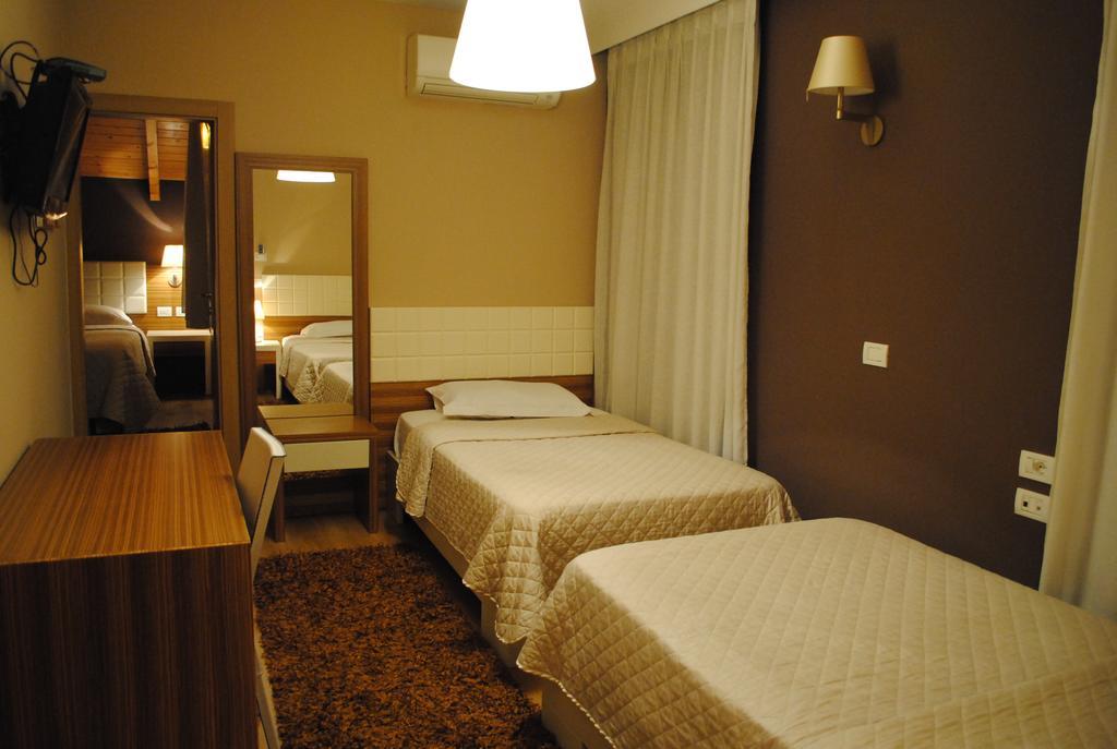 Hotel Vila 60 Tirana Exterior foto